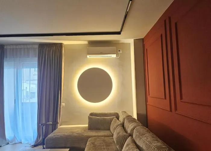 Tam Skanderbeg Square One Bedroom W Veranda ティラナ