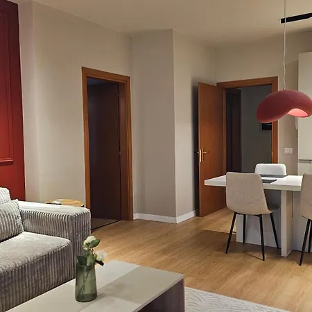 Tam Skanderbeg Square One Bedroom W Veranda アパート