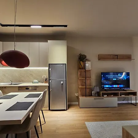 Tam Skanderbeg Square One Bedroom W Veranda * ティラナ