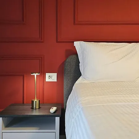 アパート Tam Skanderbeg Square One Bedroom W Veranda ティラナ