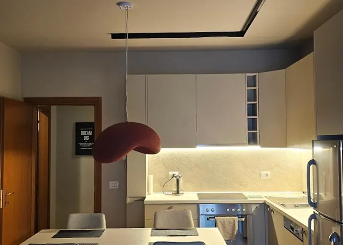 Tam Skanderbeg Square One Bedroom W Veranda ティラナ