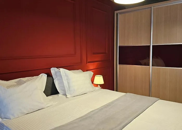 Tam Skanderbeg Square One Bedroom W Veranda Διαμέρισμα