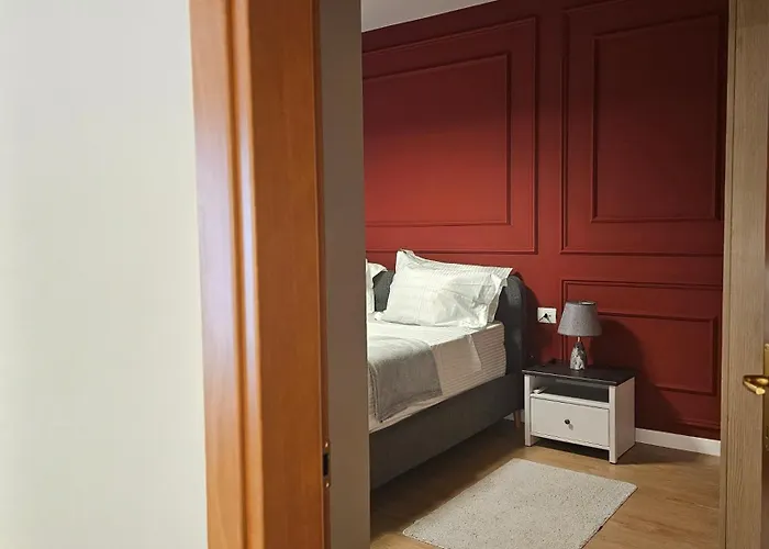 Tam Skanderbeg Square One Bedroom W Veranda Διαμέρισμα Τίρανα