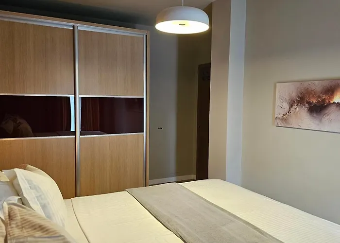 Tam Skanderbeg Square One Bedroom W Veranda Τίρανα