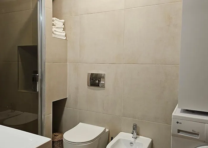 Tam Skanderbeg Square One Bedroom W Veranda ティラナ