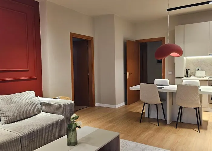 Tam Skanderbeg Square One Bedroom W Veranda アパート