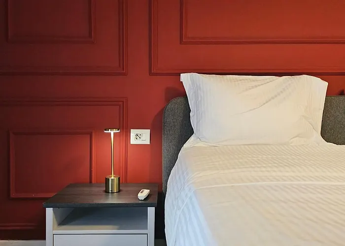 アパート Tam Skanderbeg Square One Bedroom W Veranda ティラナ