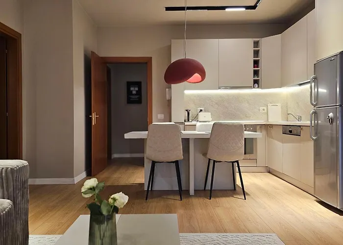 Tam Skanderbeg Square One Bedroom W Veranda ティラナ