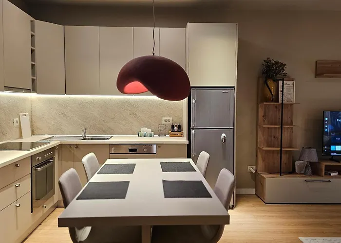 アパート Tam Skanderbeg Square One Bedroom W Veranda ティラナ