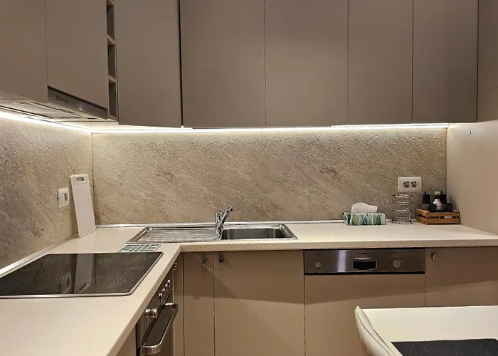 Tam Skanderbeg Square One Bedroom W Veranda アパート ティラナ